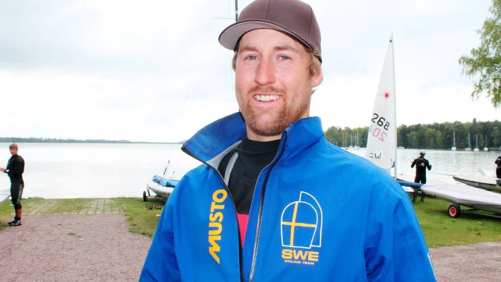 SEGER. Björn Allansson gjorde i helgen tävlingscomeback i finnjolle och vann tävlingen utanför Göteborg.
