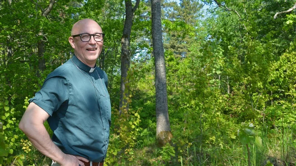 Diakonen Kenth Björk ger sig gärna ut på en cykel- eller joggingtur i naturen på sin lediga tid. Just nu ska han också börja ta lite vandringsturer inför en pilgrimsvandring för män i Skottland i juni som kommer anordnas av pastoratet.