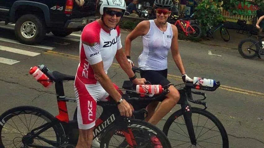 STARTKLAR. Michael Thorén, här på träningsrunda med dottern Annie, är redo för sin comeback på Hawaii. Målet är att vinna sin åldersklass i Ironman-tävlingen.