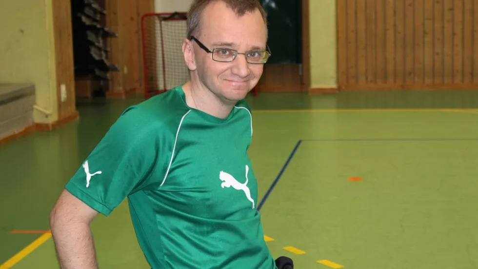 Initiativtagare Stefan Karlsson har tidigare tävlat för Kalmar i rullstolsinnebandy. Han berättar att det var lagdelen som lockade honom till sporten.