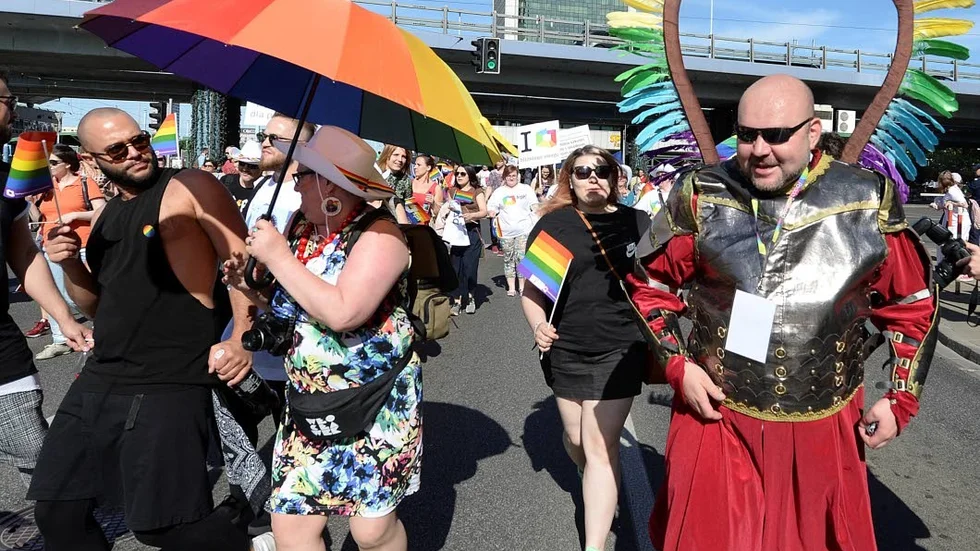 Gränsöverskridande.
Svenska myndigheter ska inte låta fördomar om sexualitet äventyra rättssäkerheten i asylbedömningar.