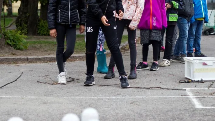 Maya Stensson från 2A lät inte några käglor stå kvar på banan.