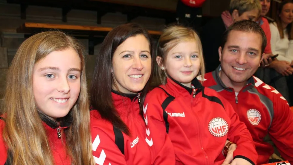 NY ORDFÖRANDE. Johan Ekdahl, här med sin familj på handbollsläktaren, valdes på måndagen till ny ordförande i Vadstena HF.