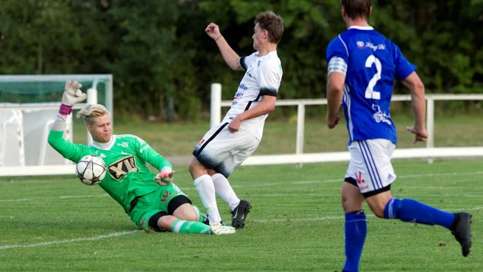 IFK Motala föll mot Myresjö med 0-2, men målvakten Robin Mattsson gjorde några fina räddningar.