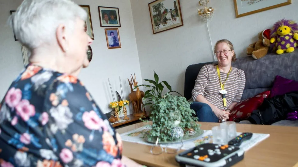 STÖD. Bibliotikarien Inger Hollström Flis tycker det är bra att de som behöver kan få hjälp.