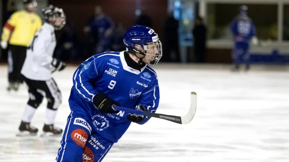 FÖRLUST. Albin Rohlén och hans IFK Motala har spelat första träningsmatchen inför elitserien. Jenisej vann i Västerås med klara siffror.