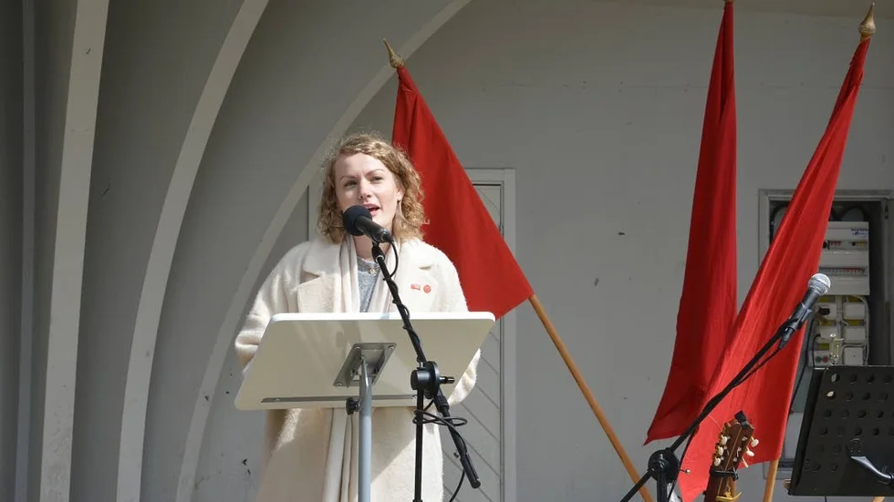 Klara Linder valde att uppmärksamma ungas situation i sitt förstamajtal.