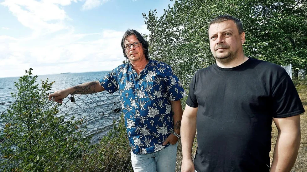 Två av arrangörerna som arbetar med förberedelserna inför Råsstock och årets musikfest i Råssnäs: Richard Nyrén Sjöhagra och Fredrik Karlsson.