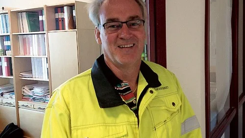 En glad projektledare, Anders Jonsson på Trafikverket konstaterar att arbetet med den nya gång och cykelbana, liksom av och påfarten vid Hjältevad är klar för besiktning nästa fredag, över en månad tidigare än planerat.