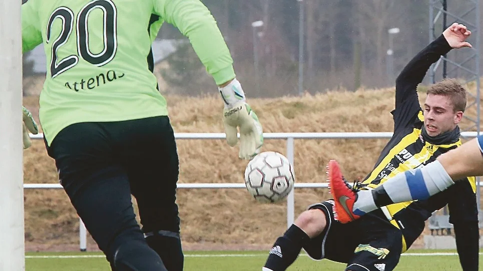 Daniel Johansson går in startelvan som ytterback när Gullringen möter Ängö borta.