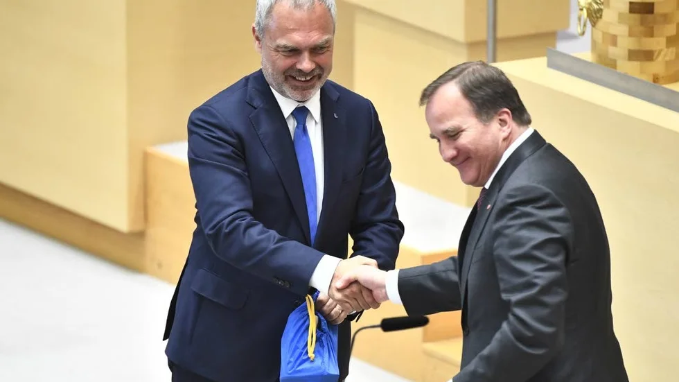 Björklund fick Löfven att slopa värnskatten.