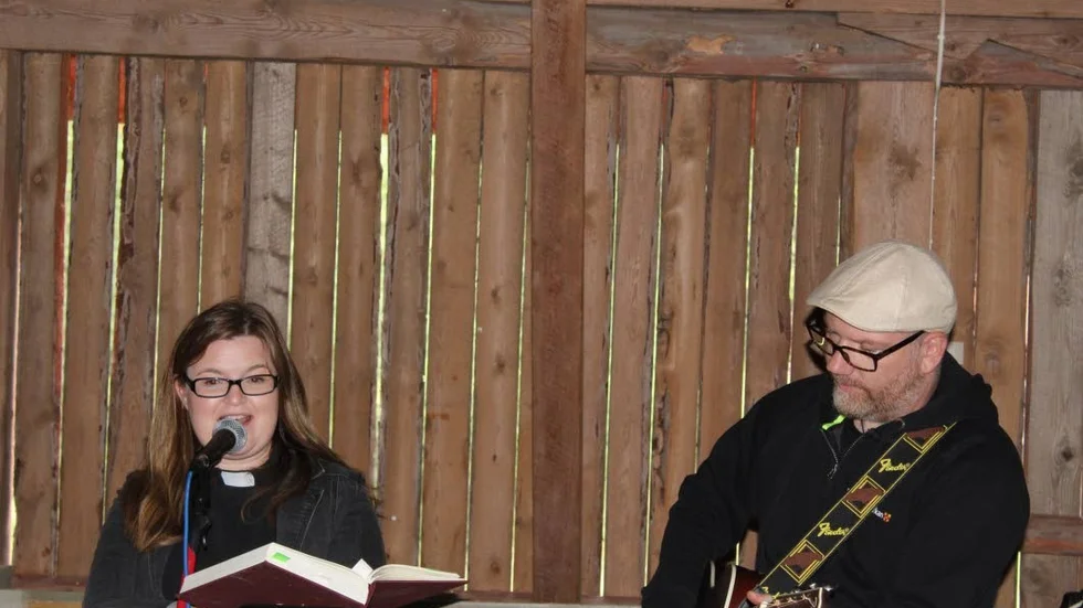 Emma Renholm och Martin Eugen stod för sång och musik.
