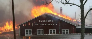 Byggnad räddad i fabriksbranden