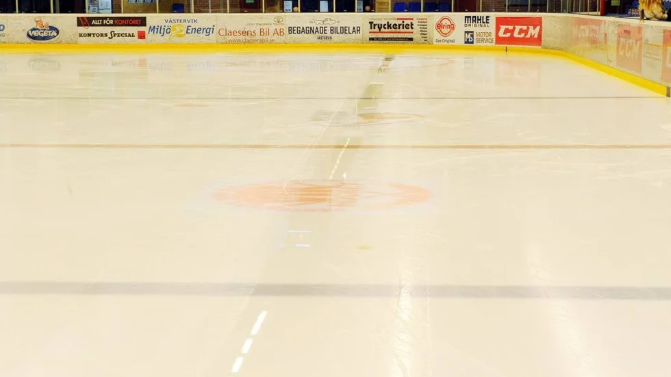 Den smälta skåran i isen.