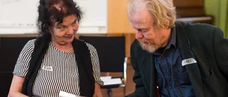"Jag försöker hitta en människa jag tror på"