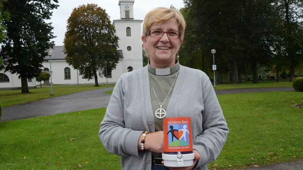 Föreläser. Ingela Manfred Astvall, diakon, föreläser i Gamleby om förintelsen.