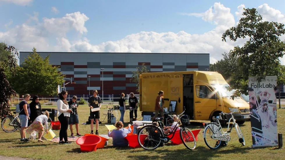 Gustavsvikparken blev första stoppet på FolkLabs Motalaturné.