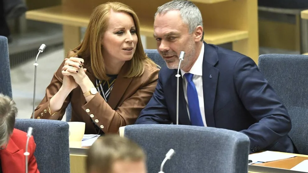 Jan Björklunds efterträdare borde vara Annie Lööf i det nya partiet Centerliberalerna.