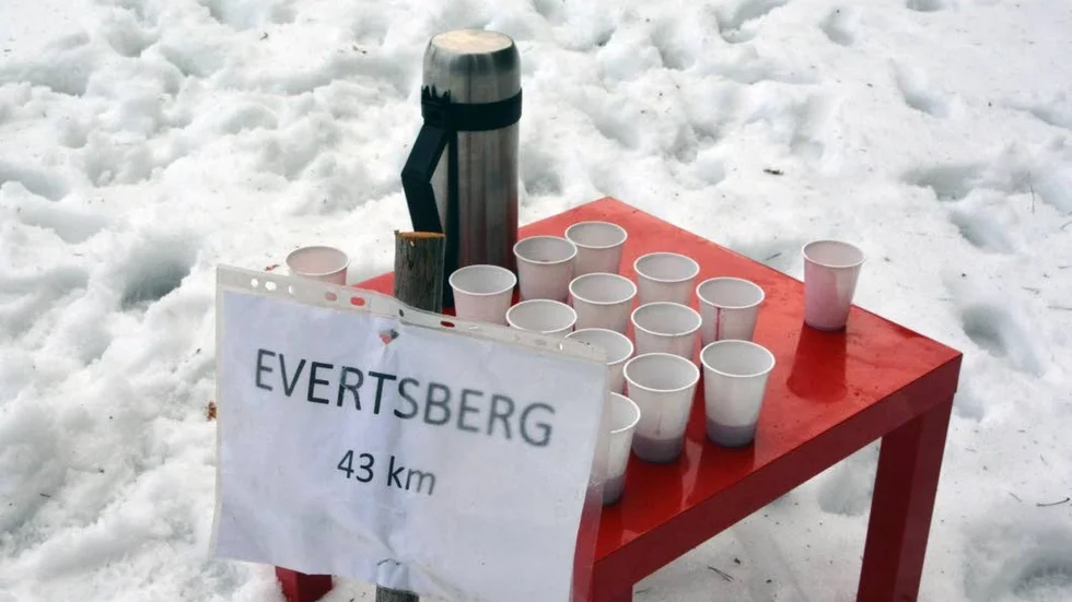 Vid Evertsberg, ungefär halvvägs in i loppet, väntade så klart blåbärsoppa.