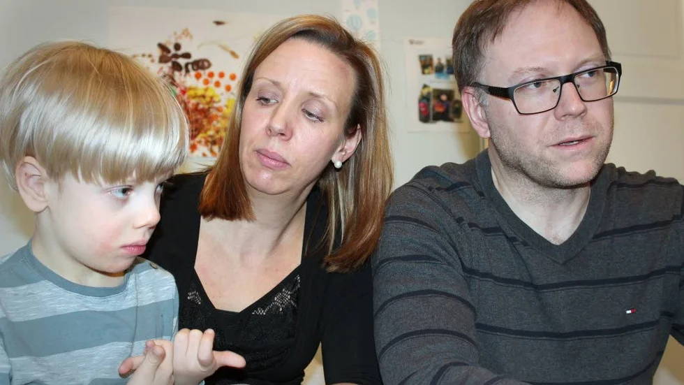 "Det har varit en enorm sorg att inte veta vad Emil lider av. En sorg som lillebror Arvid varit med och lindrat", säger Ulrika och Marcus Söderberg.
