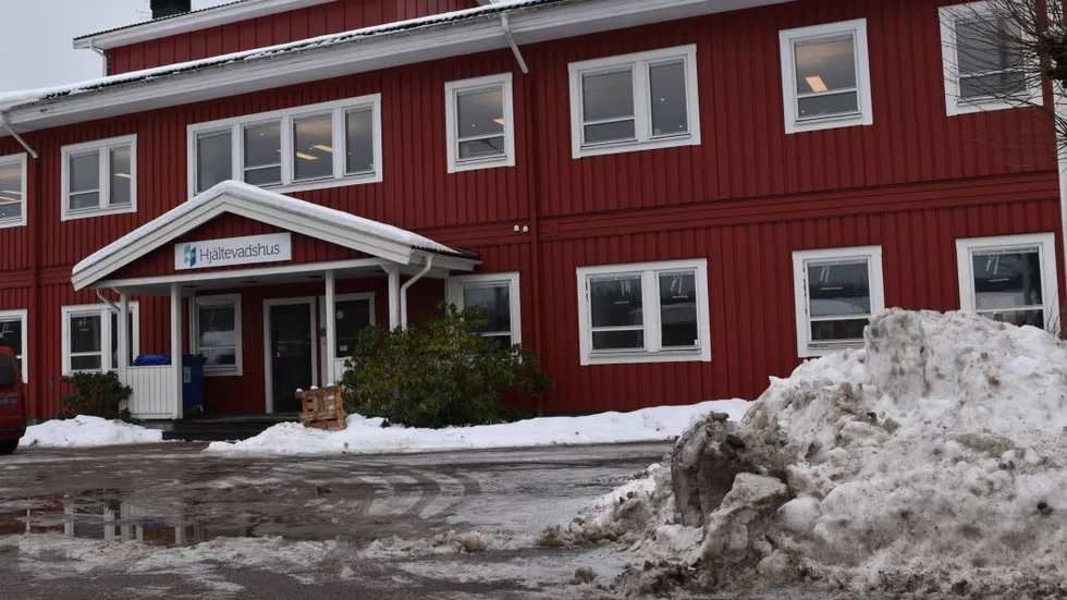 Hjältevadshus lade i veckan ett storvarsel där 100 av de 250 anställda varslas.