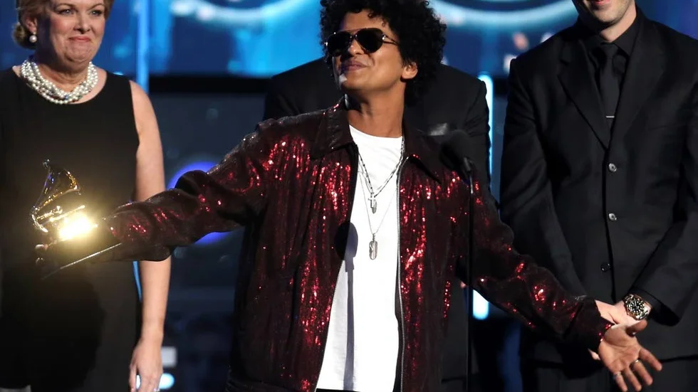 Bruno Mars är en av artisterna som framför "Uptown funk" som har 11 upphovsmän.