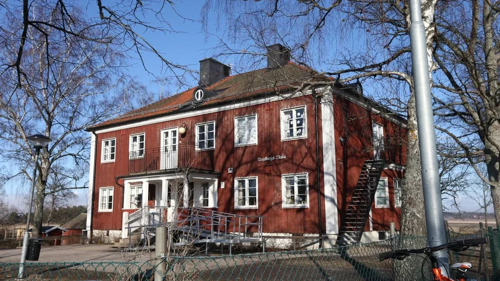 Dagsbergsskolan behöver stängas tillfälligt för att inomhusmiljön ska förbättras, säger utbildningsnämndens ordförande Ingrid Cassel (M) i ett pressmeddelande. 