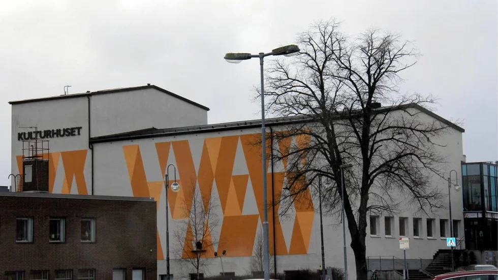 Brottsplats. Flickan ska ha blivit misshandlad vid Kulturhuset, men bevisen räcker inte för en fällande dom.