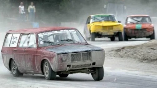 Festivalen har prisats som Årets evenemang och drar varje år stort deltagande och stor publik till banan i grusgropen i Follingbo. Att Folkrace är en underhållande publiksport intygas av Pia-Maria Södergren, arrangör och ordförande i motorklubben Gutarna.
