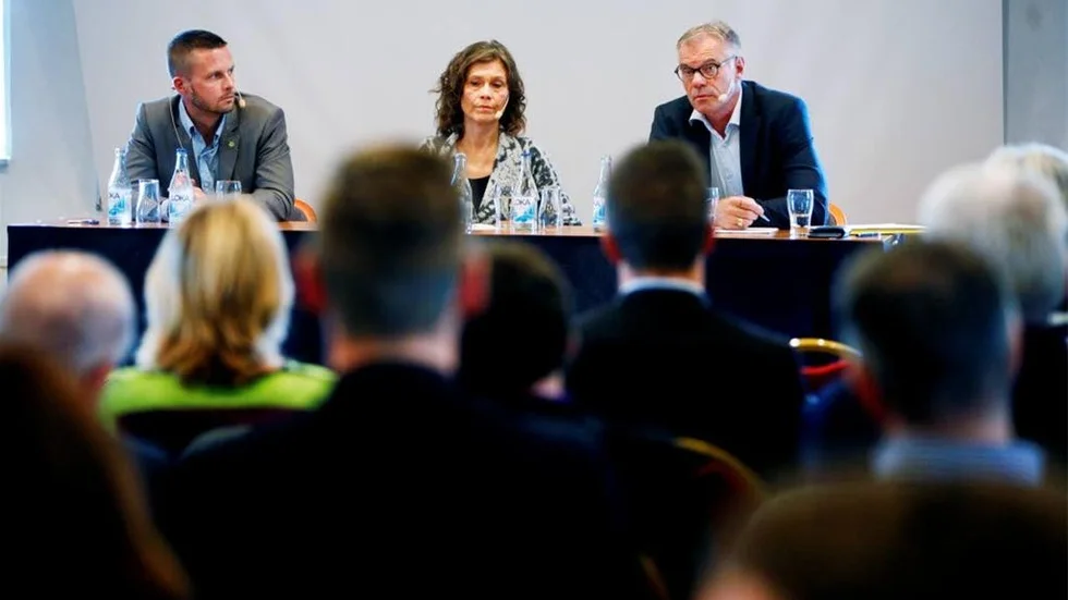 Mats Pettersson, redaktionschef för helagotland.se, Maria Ripenberg, debattredaktör och ledarskribent på Upsala Nya Tidning och Lennart Foss, NTM:s koncernchef, satt i panelen på mediedagen som arrangerades på måndagen för fjärde året av Gotlänningens Tryckeri AB.  Ett 50-tal personer kom för att lyssna när de diskuterade framtiden för journalistiken på ön.
