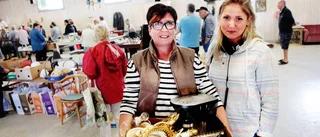 Auktion = mötas och fynda
