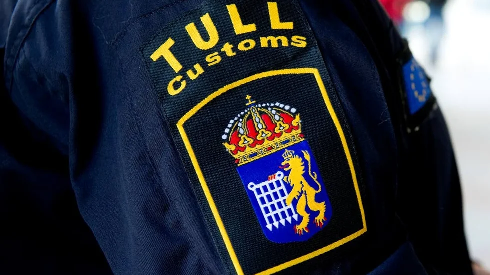 "Tidigare i våras konstaterade Riksrevisionen att kontrollerna vid gränsen är försvinnande få, sett till de mängder av vapen och narkotika som passerar gränserna".