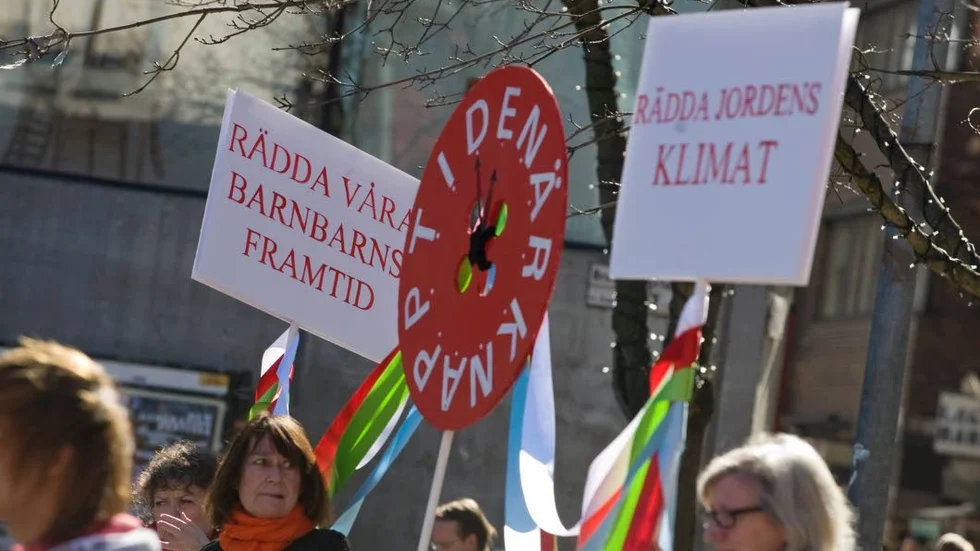 ”Är det inte dags att sluta konspirera och istället bromsa in lite och vara varsammare med vårt jordklot, kanske med en liten tanke på efterkommande generationer?” skriver Ronald Hedblad.