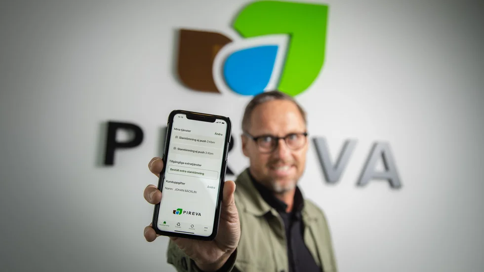 Johan Bäcklin, vd på Pireva, gläds över att så många Piteåbor använder appen Återvinning Anytime. 