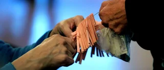Socialdemokraterna borde betala tillbaka