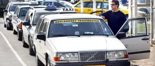 Riksdagsledamöterna måste få åka med taxi