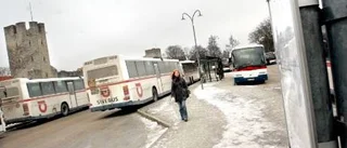 Självmålen staplas på varandra
