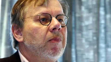 Stödpengar. Nils Nordenbrink har skissat hur "Färjeflyget" skall fungera, men förutsättningen är att statliga stödpengar flyttas över från färja till flyg.