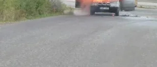Bilbrand släcktes med traktorhjälp