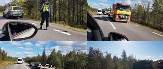Lastbilssläp blockerar körbana