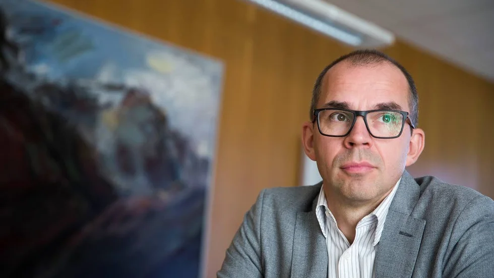 Luleå ligger lågt. Luleå har lägre arvoderade kommunalråd än motsvarande städer, som Piteå och Umeå, säger kommunalrådet Niklas Nordström. Så motiverar han varför kommunalrådens arvoden ska höjas.