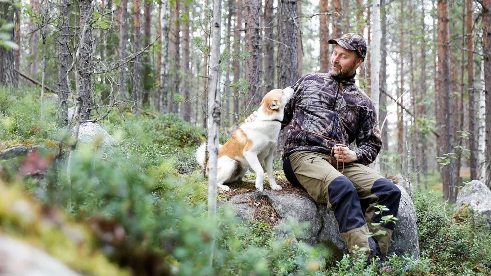 Träning. "Grunden är att vara mycket i skogen, tiden är helt avgörande", säger Palle Andersson som jagar tillsammans med hunden Neo.