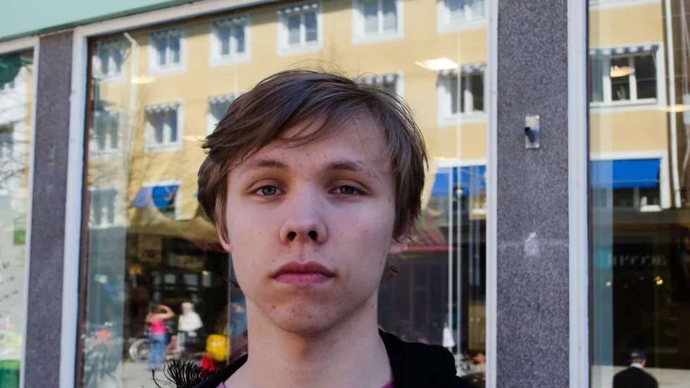 Max Lind, 17, gymnasiestudent, Luleå:
Nej, det skulle jag inte säga.  Jag sparar av studiebidraget ett tag innan och sedan gäller det att inte spendera upp pengarna hela tiden.