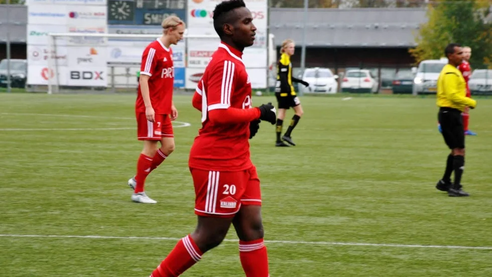 HUVUDROLL. Farhan  Abdi gjorde Kalix mål. Samtidigt missade han öppet mål i andra halvlek.