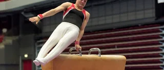 Gymnasterna växer nästan ur kostymen