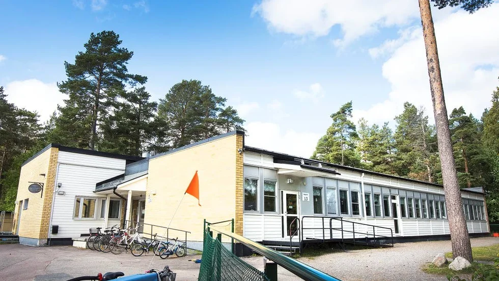 Gamla Hagaskolan. På samma tomt som Haga förskola ligger Knöppelåsens förskola, tidigare Hagaskolan.