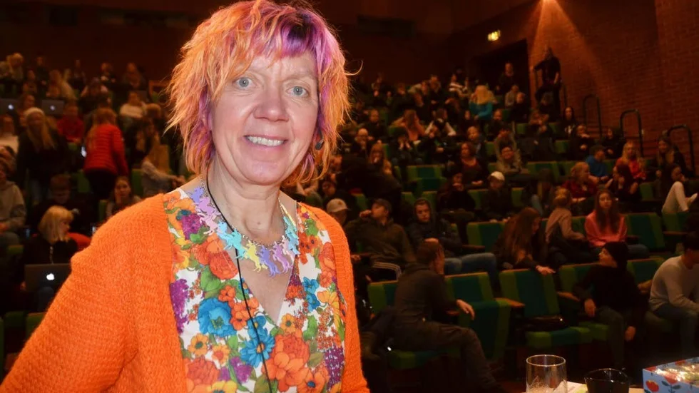 "VÄLJ ATT VARA SCHYSST." Lisbeth Pippings uppmaning till eleverna.