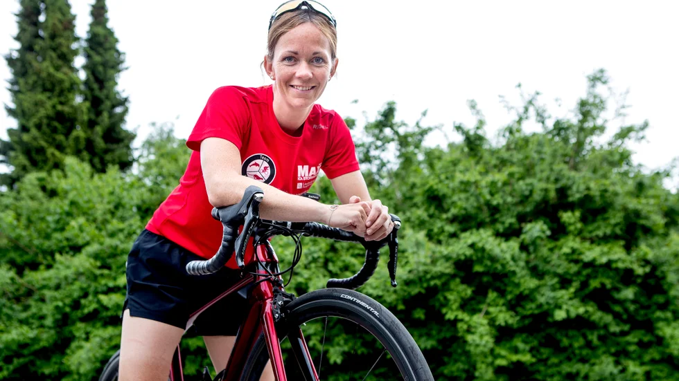Efter att knäskador satte stopp för fotbollskarriären när hon var 25 år har Martina Nilsson ägnat sig åt multissport och cykling. Tack vare dottern Alva så kör hon nu och triathlon där hon i helgen vann RM i sin åldersklass. 

