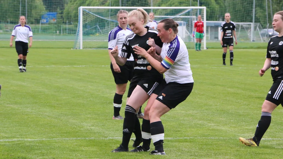 ÖIF/ISK föll hemma mot Burträsk med 1-2 i damtvåan.