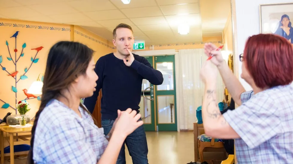 Semestertider. På Per Hindersagården är vissa platser redan tillsatta men fortfarande söker de 7-8 till, och det brukar rekryteringsträffen hjälpa till med, berättar enhetschefen Henrik Barsk.